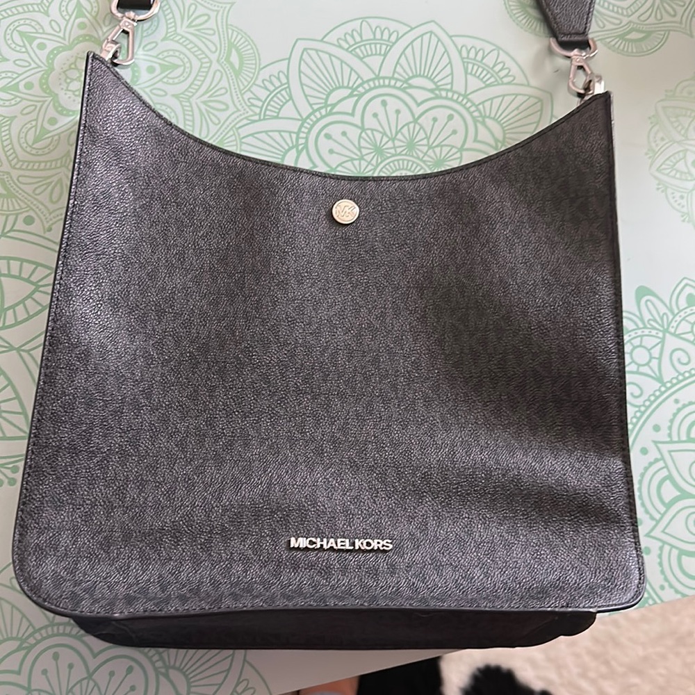 MICHEAL KORS Crossbody